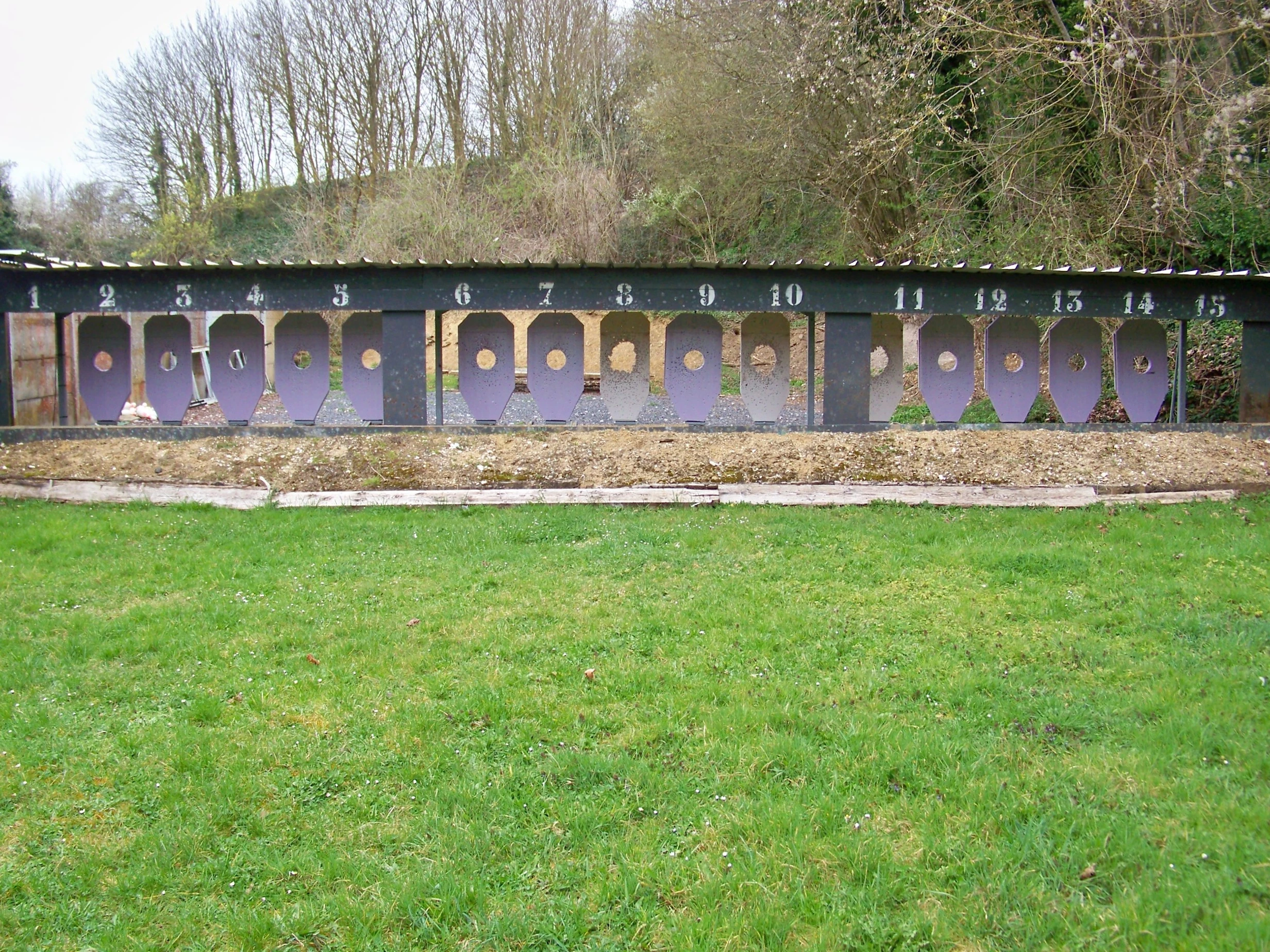 stand de tir 25 mètres du club l'Escoppette Picarde - photo des cibles